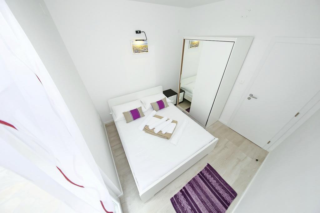 Apartments Matkovic Sveti Filip i Jakov Exteriör bild