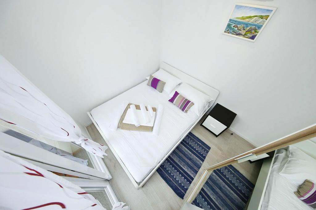 Apartments Matkovic Sveti Filip i Jakov Exteriör bild