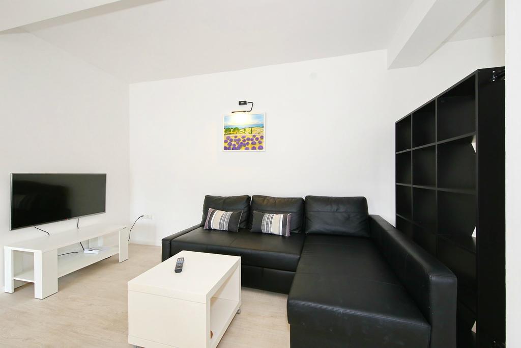 Apartments Matkovic Sveti Filip i Jakov Exteriör bild