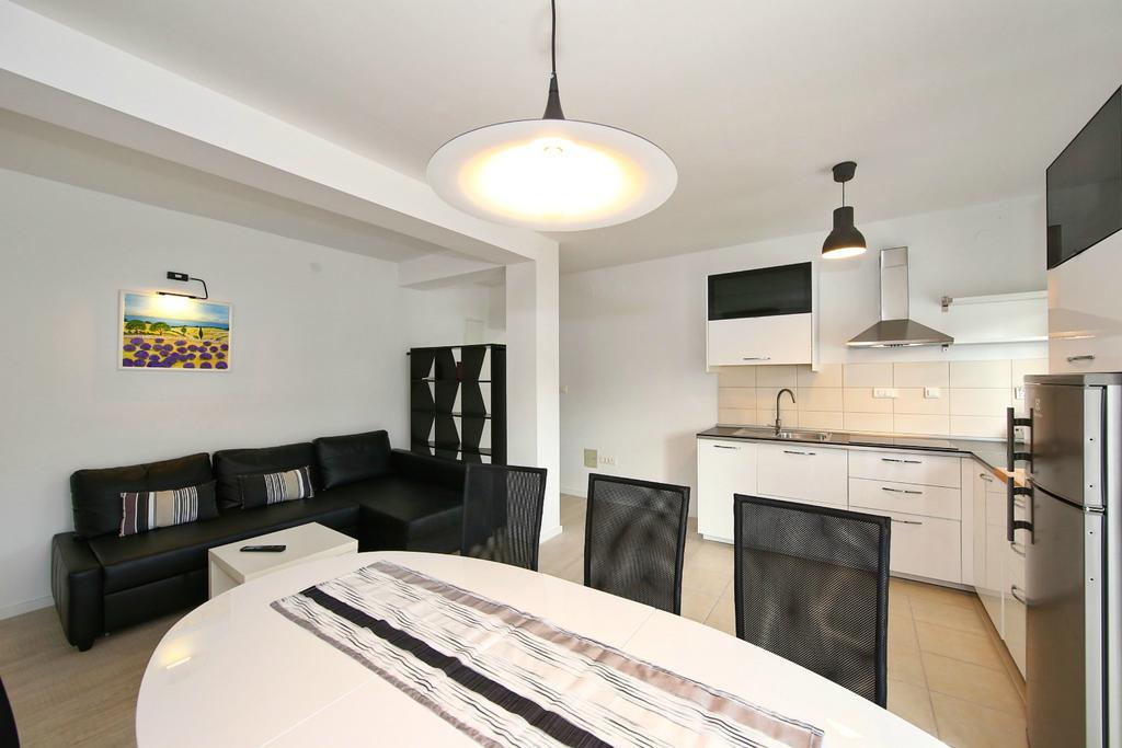 Apartments Matkovic Sveti Filip i Jakov Exteriör bild