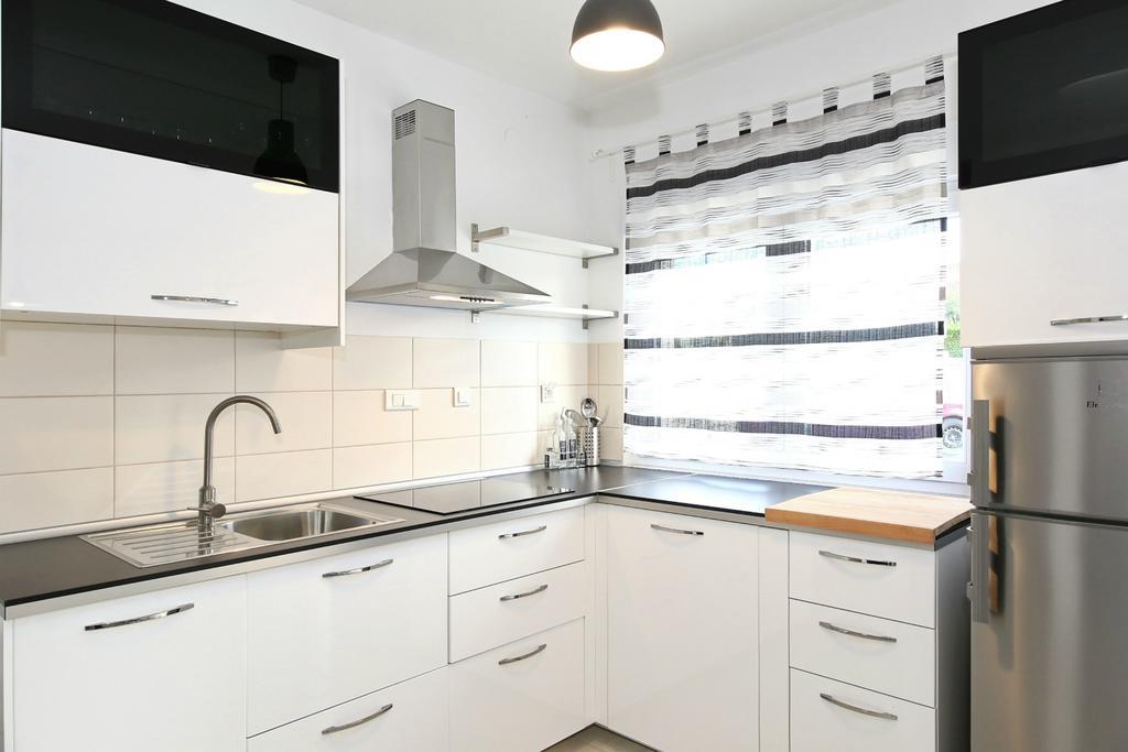 Apartments Matkovic Sveti Filip i Jakov Exteriör bild