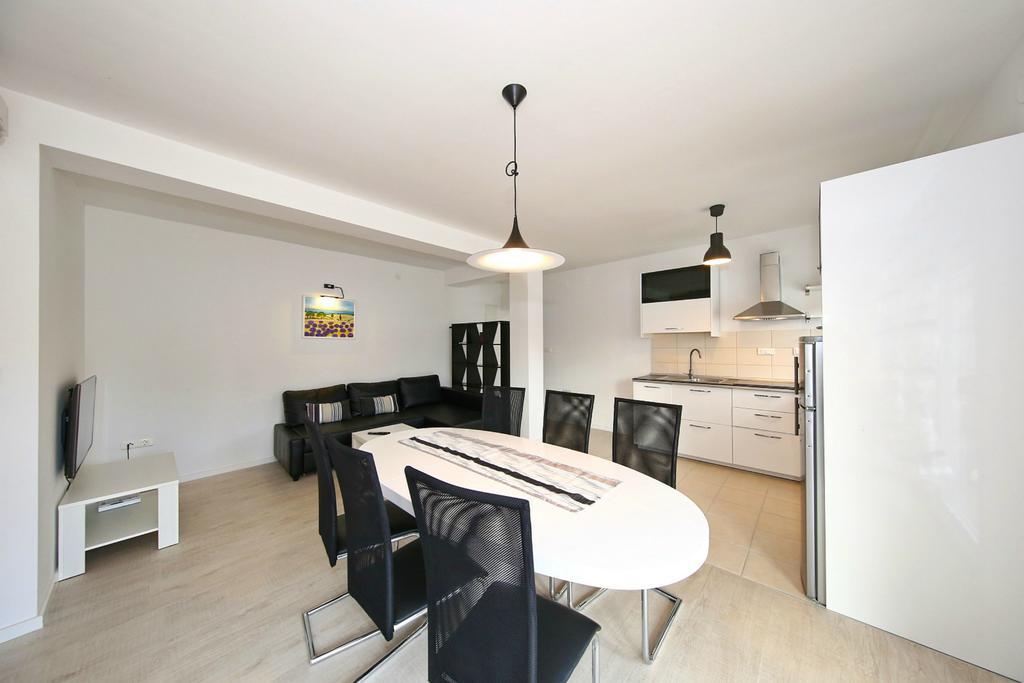 Apartments Matkovic Sveti Filip i Jakov Exteriör bild