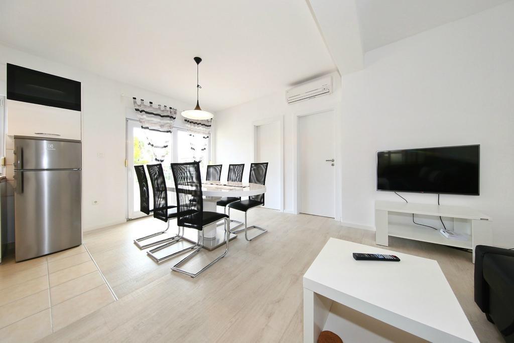 Apartments Matkovic Sveti Filip i Jakov Exteriör bild