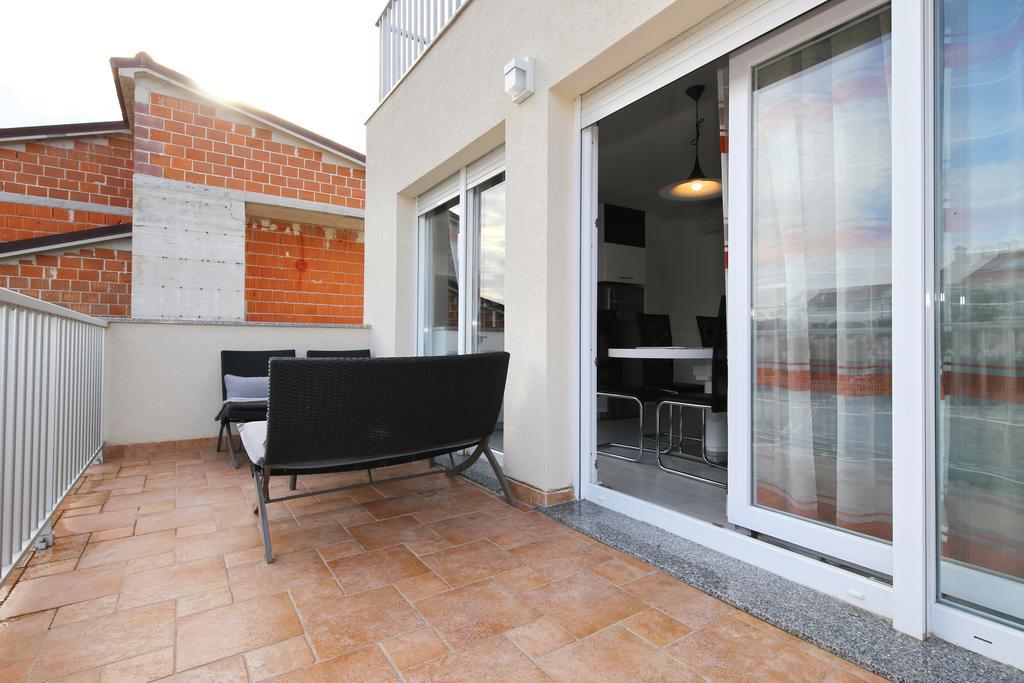 Apartments Matkovic Sveti Filip i Jakov Exteriör bild