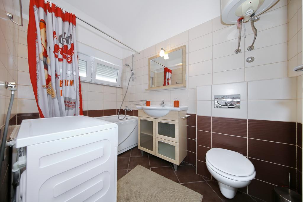 Apartments Matkovic Sveti Filip i Jakov Exteriör bild