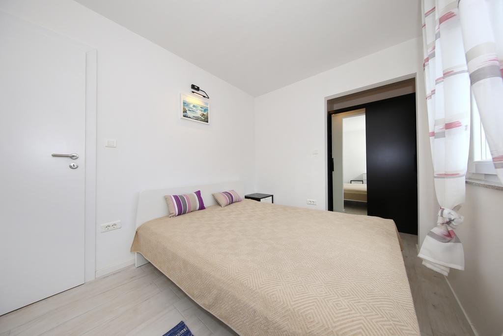 Apartments Matkovic Sveti Filip i Jakov Exteriör bild
