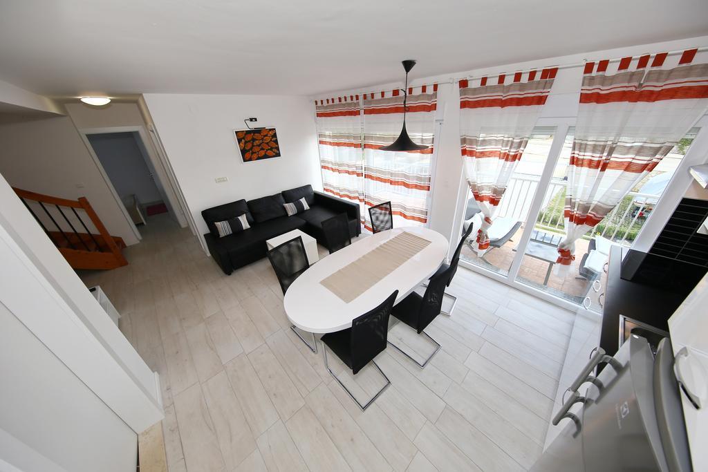 Apartments Matkovic Sveti Filip i Jakov Exteriör bild