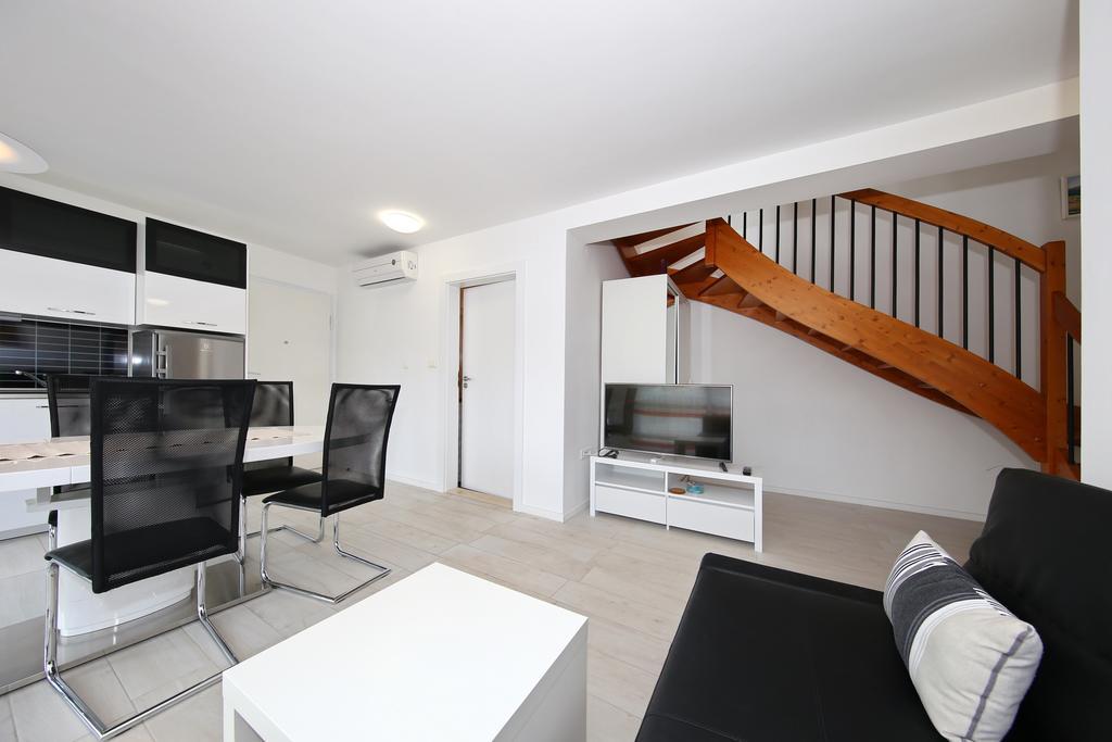 Apartments Matkovic Sveti Filip i Jakov Exteriör bild
