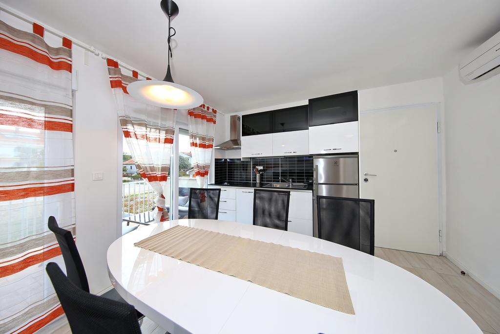 Apartments Matkovic Sveti Filip i Jakov Exteriör bild