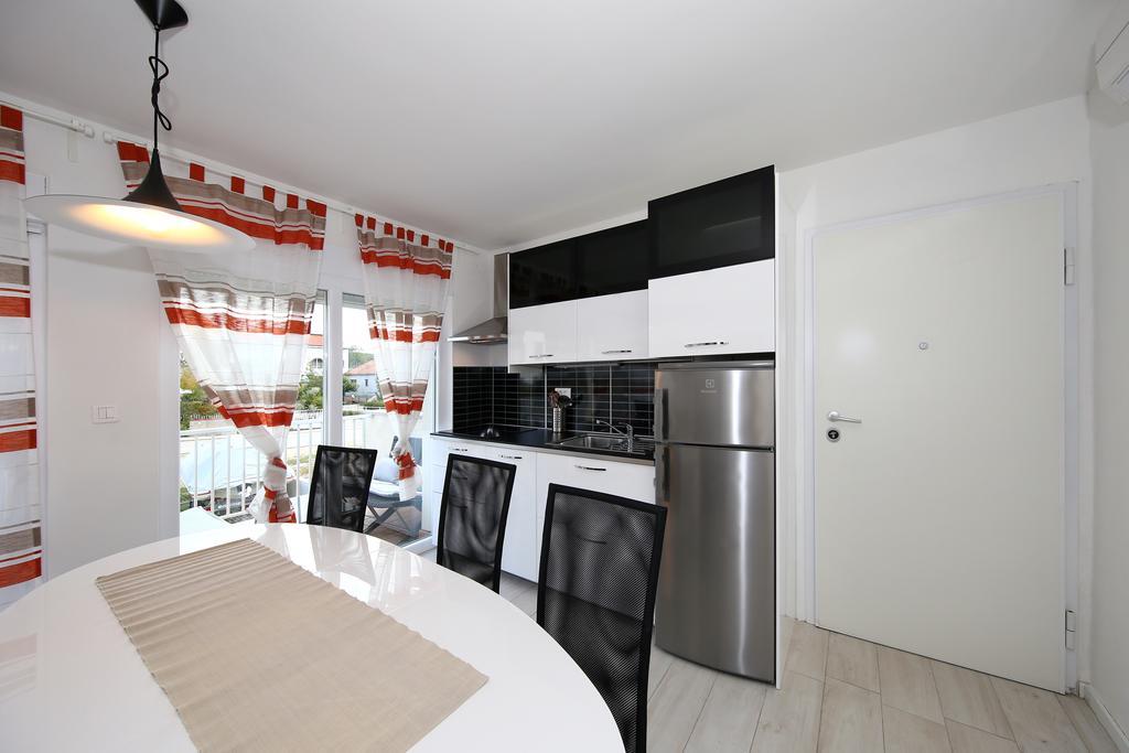 Apartments Matkovic Sveti Filip i Jakov Exteriör bild