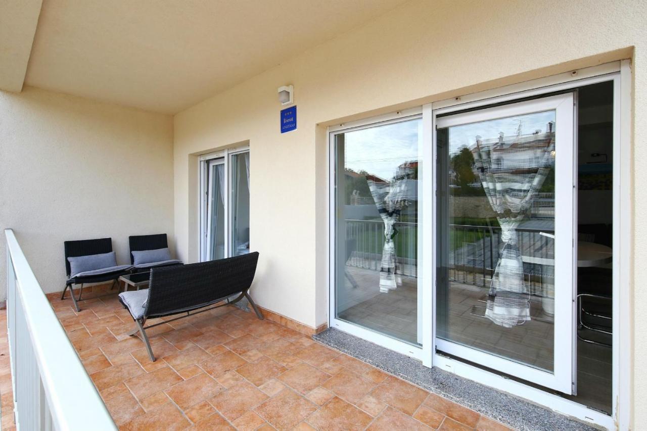 Apartments Matkovic Sveti Filip i Jakov Exteriör bild