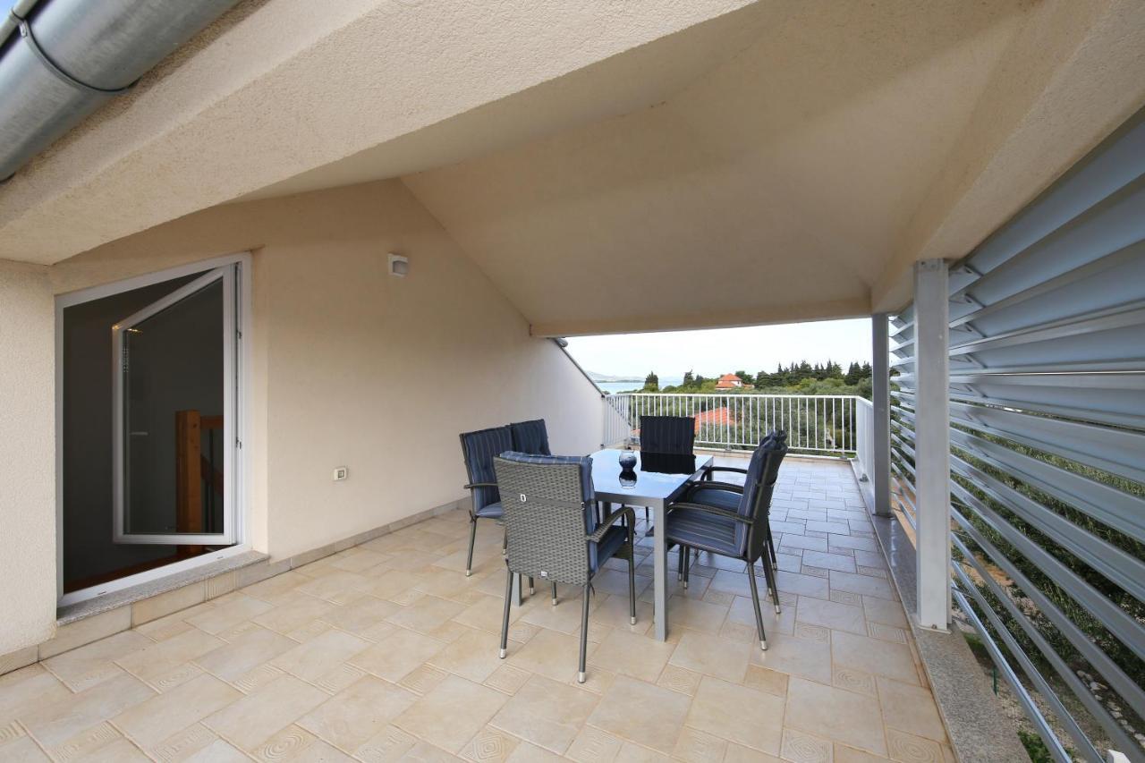 Apartments Matkovic Sveti Filip i Jakov Exteriör bild