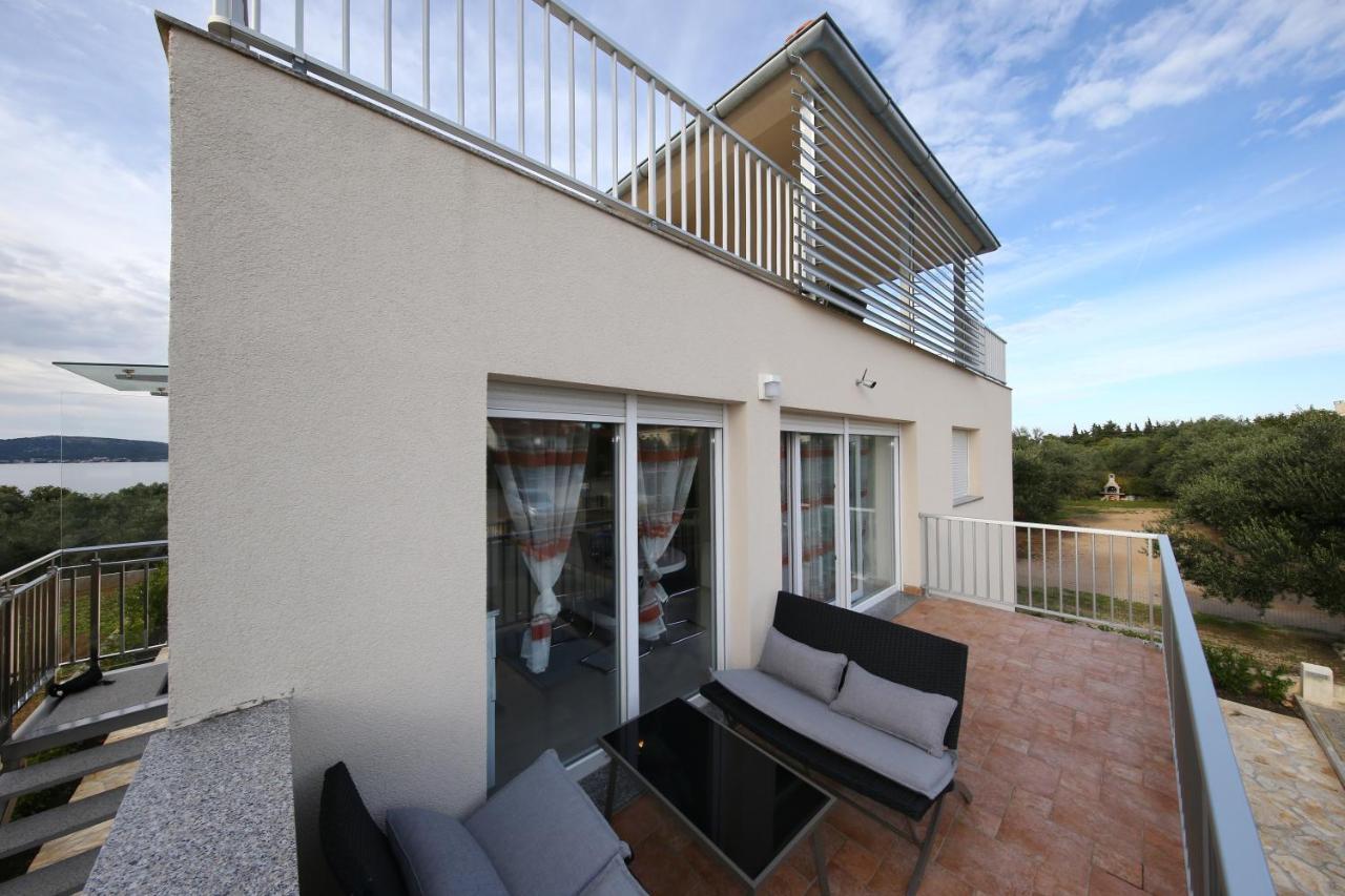 Apartments Matkovic Sveti Filip i Jakov Exteriör bild