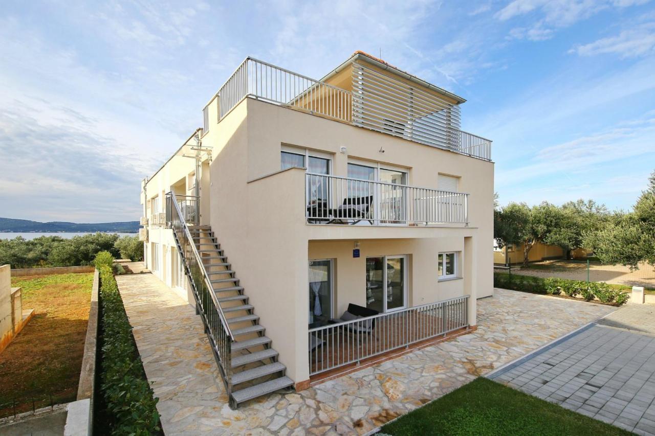 Apartments Matkovic Sveti Filip i Jakov Exteriör bild