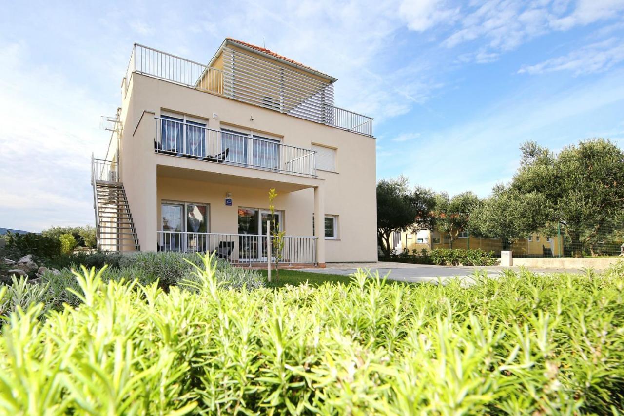 Apartments Matkovic Sveti Filip i Jakov Exteriör bild