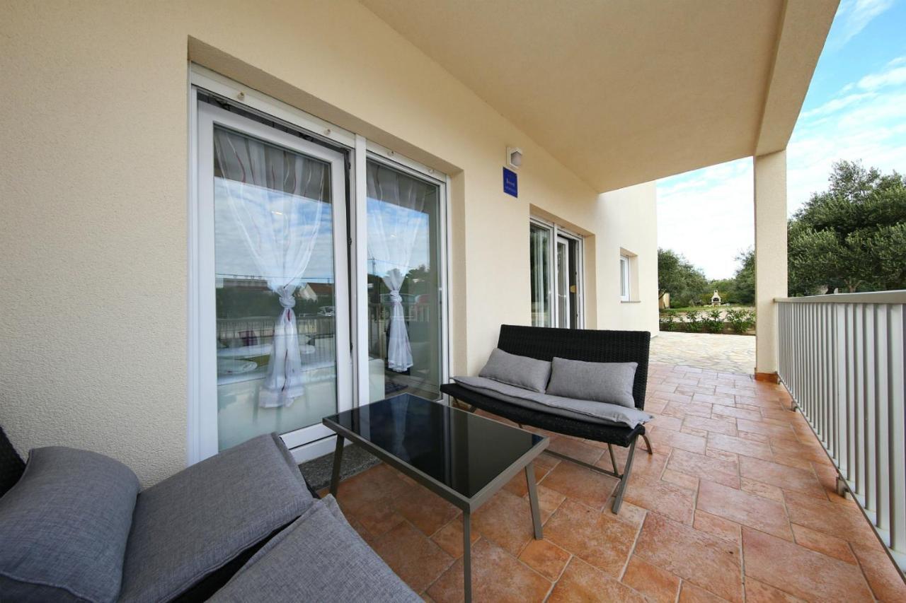 Apartments Matkovic Sveti Filip i Jakov Exteriör bild